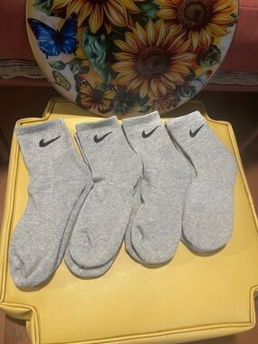 Nike Light Gray Ankle Socks with Black Swoosh - 4 Pack